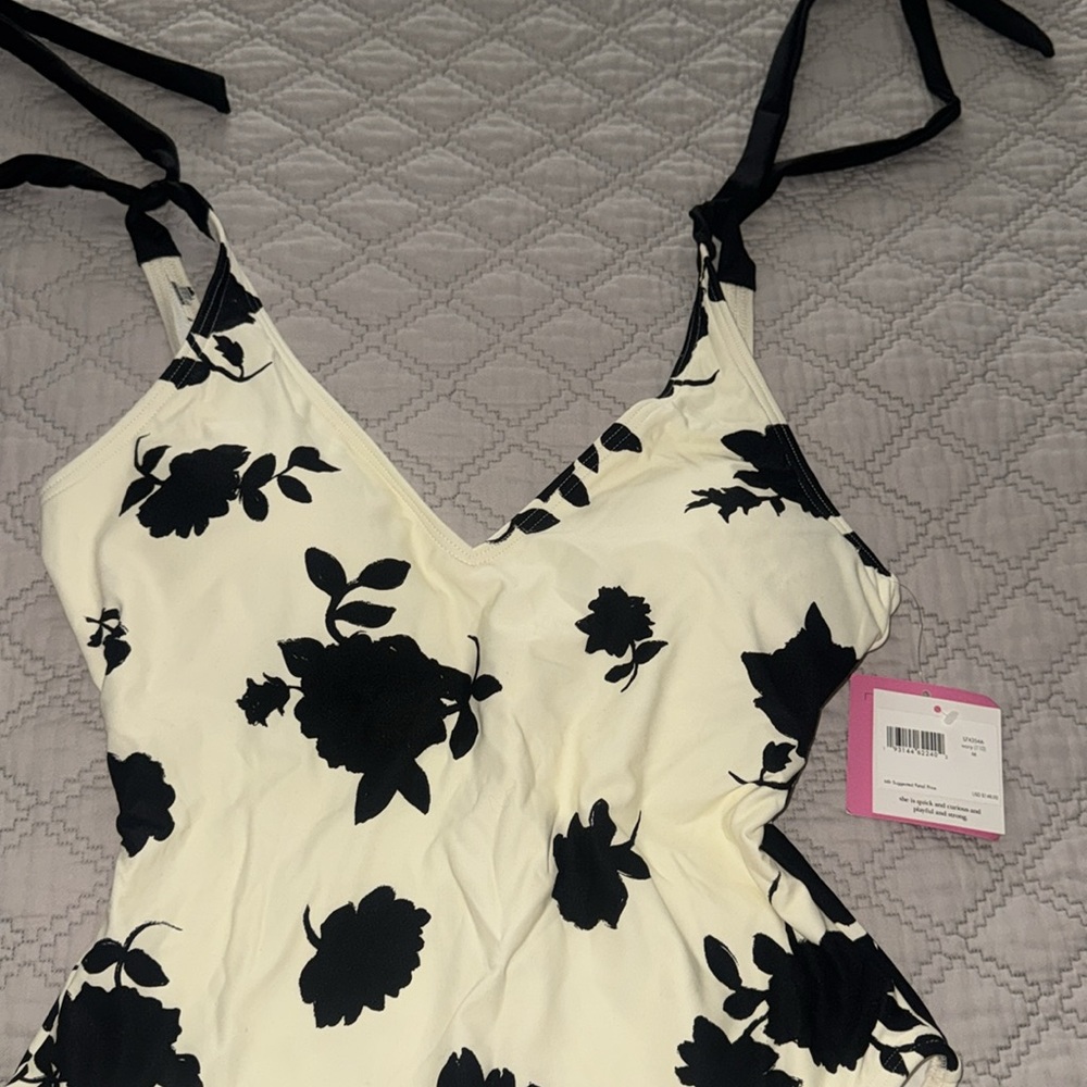 KATE SPADE ONE PIECE SWIMSUIT,
Perfect for summer getaways and trips - Picture 4 of 9